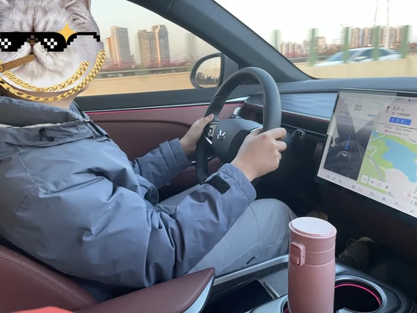 极狐全新T5智驾体验：全场景轻松出行