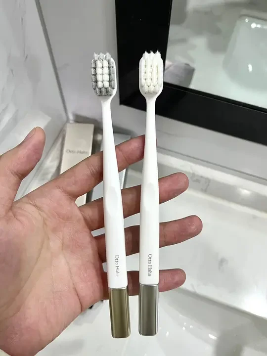 听大白的建议，我把电动牙刷换成软毛牙刷了.