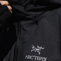 “静奢风”山系户外穿搭：值得尝试还是过度包装？1200+用户观点大碰撞