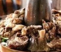 阿勒泰雪峰下的温暖美食：土火锅