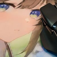 南方冬天玩游戏手冷的痛，会被一张电热毯附身的玻璃垫解决吗？