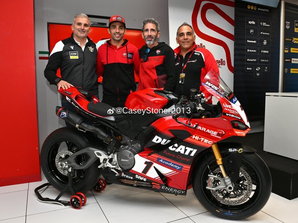MotoGP｜杜卡迪学院——未来始于此刻 ❤️在V2未来冠军杜卡迪学院，无人能借口推诿：同款赛车、同等资源、相同条件。唯一变量是车手本身。若你拥有天赋、纪律与成长潜力，必将脱颖而出；若欠缺这些特质，这