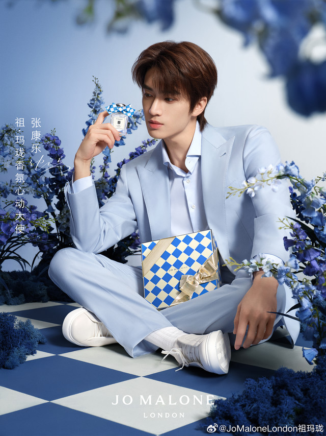 一缕清甜划破静谧，Jo Malone London祖·玛珑携全新香氛心动大使@张康乐_ 登场，满怀不约而同的坦诚与随性，以纯澈的蓝风铃香气传递此刻真挚，邀你感受心动的节拍。乘嗅觉飞赴远方的空灵山谷，湛