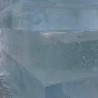 44年一遇高温“烤”验哈尔滨，冰雕“流汗”后竟能夜间自动修复