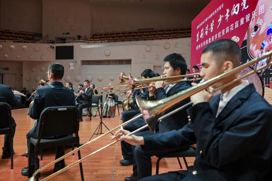 从中学到天安门,一曲《钢铁洪流》奏响两代人的青春报国梦