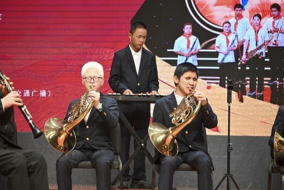 从中学到天安门,一曲《钢铁洪流》奏响两代人的青春报国梦
