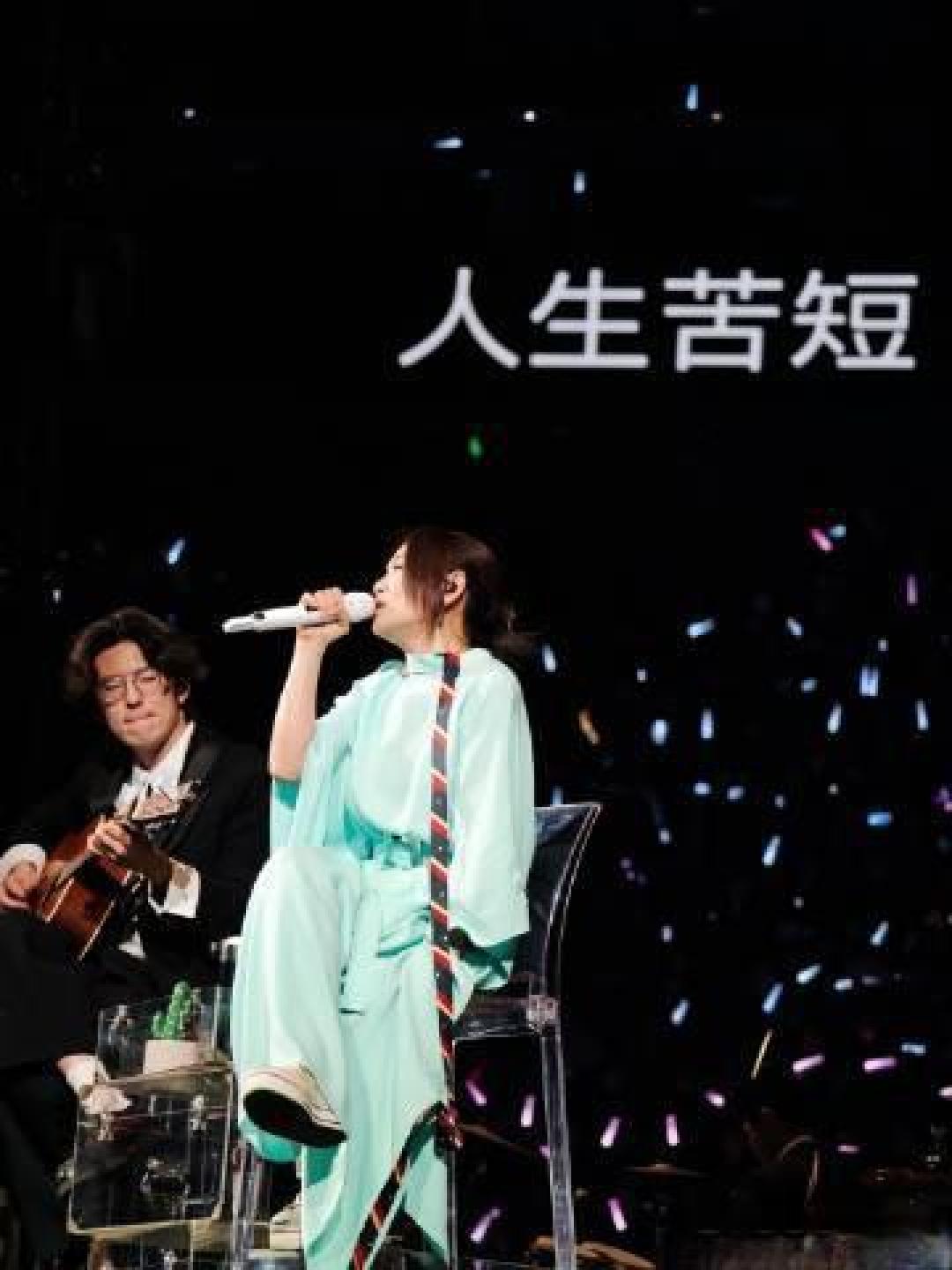 刘若英演唱会破百场落泪：曾被质疑，如今与万人共赴青春之约