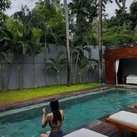 巴厘岛滤镜碎了：一半天堂，一半是“白人乐园”与交通地狱