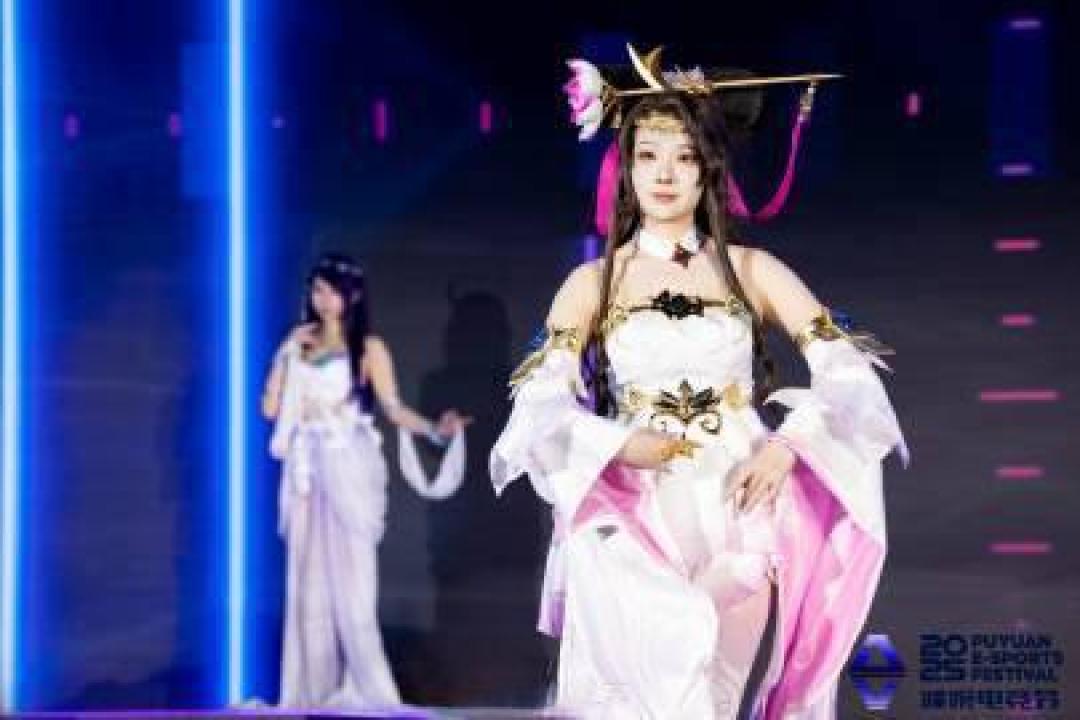 闯入现实版游戏世界,濮院古镇打造沉浸式电竞乌托邦