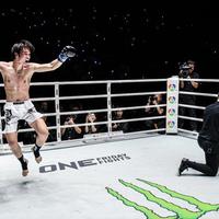 惊天爆冷！刘梦阳52秒卡夫踢踢断泰拳王达万猜胫骨