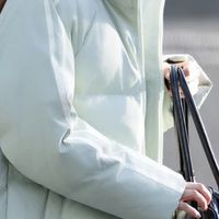 我的冬日穿搭之唐狮2025冬女立领左胸细节织带撞色羽绒服