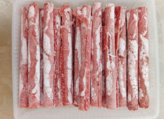 冬日火锅魂：鲜京采国产黄牛牛肉卷才是本命