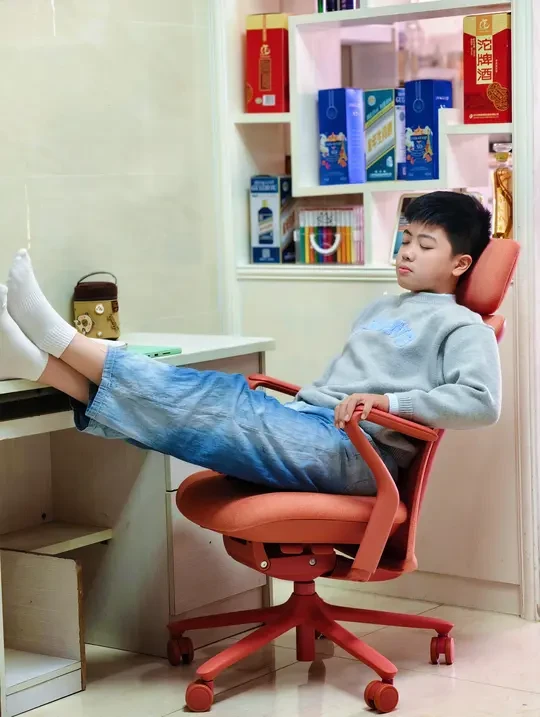 初中生学习椅选对，娃再也不喊腰累了