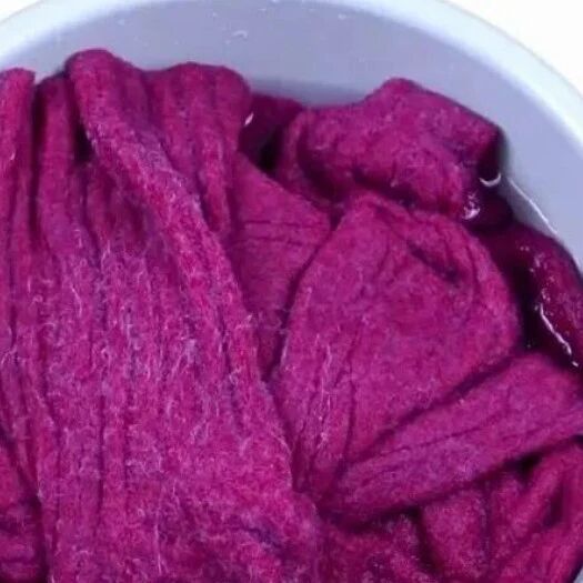 毛衣放锅里蒸10分钟，服装店老板教的小诀窍，早学会就好了，真棒