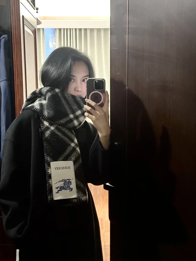 Burberry羊毛黑白格围巾购物感受