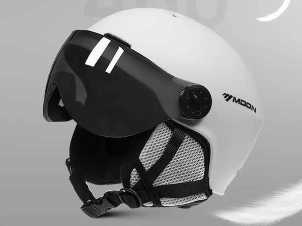 滑雪安全刚需：MOON一体成型全盔护具