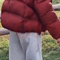 雪中飞泡芙龟背羽绒服：轻盈保暖