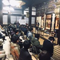 日本杀虫剂公司为昆虫举行追悼会：对着蟑螂、蚊子遗照诵经
