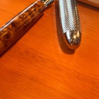 签字笔里的权力游戏：为什么真正的老板，从不随便抓一支笔？