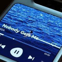 上手华为Pura X才懂：这“阔折叠”手机把沉浸感玩明白了