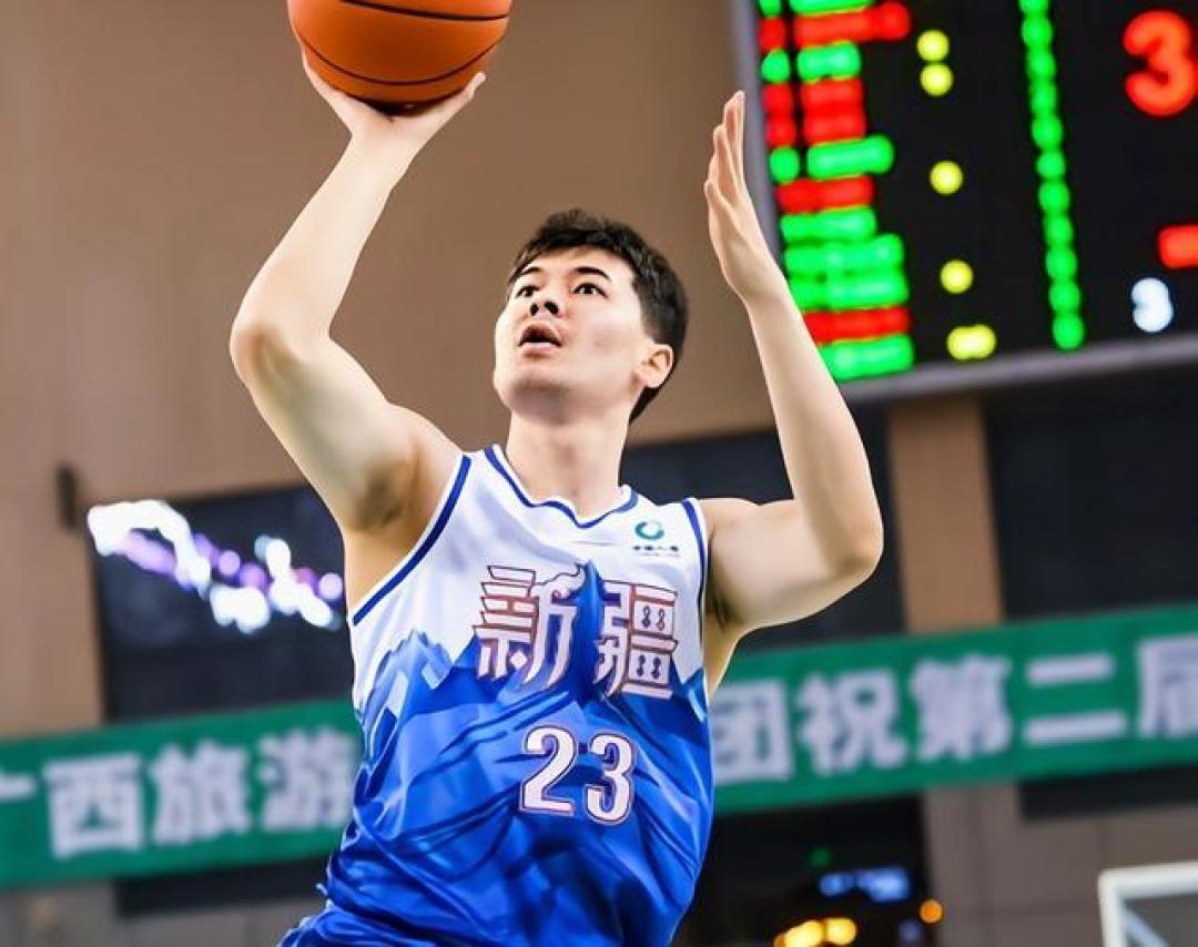 17年不胜终结!青岛客场爆冷掀翻新疆,主帅刘炜遭球迷质疑