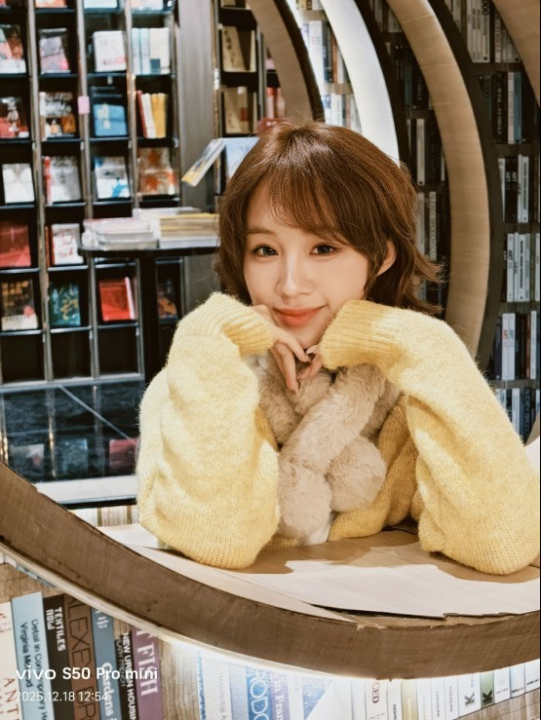 不知道给女友买什么手机？这几款好看更好拍