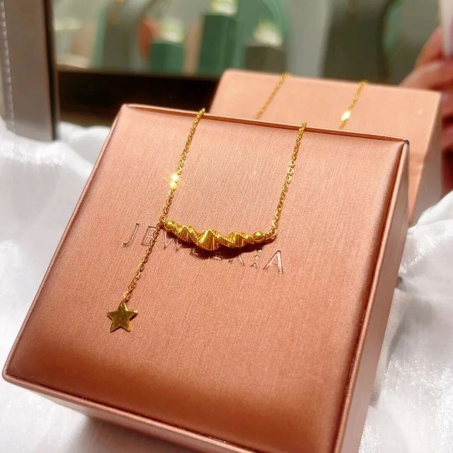 周大福｜这条黄金星星项链真的好绝！
