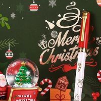 双旦佳节将至，节日的氛围已经悄然弥漫在街头巷尾。