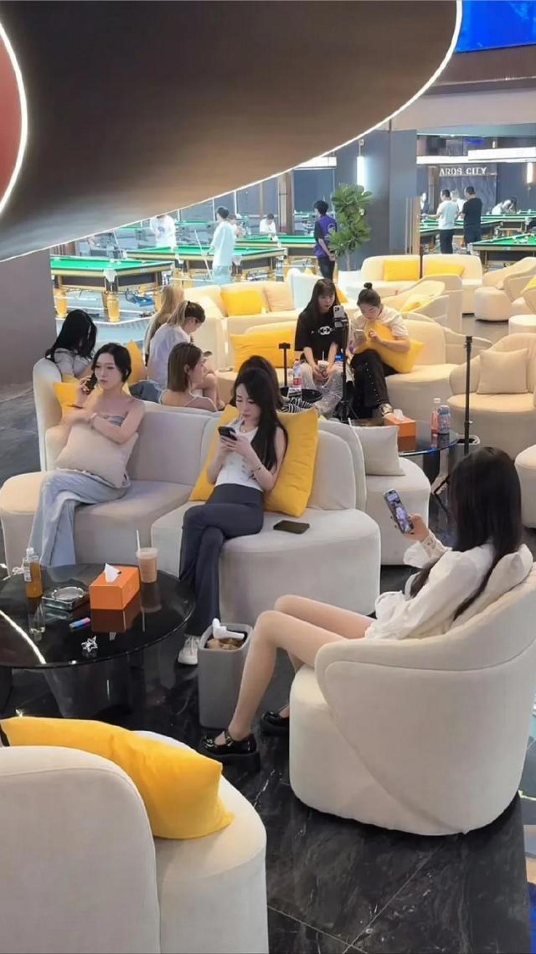 成本30万,两年开7000家,无人台球厅正在血洗传统球房