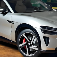 小米给员工发YU7定制车模，刻名字工号太走心！