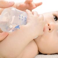 奶瓶怎么选？材质安全最关键！