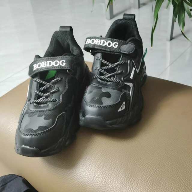 儿童双旦礼物来啦！旋转纽扣设计的儿童跑步鞋，超百搭！