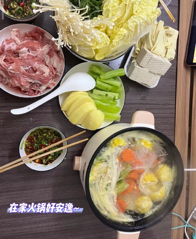 电炖锅