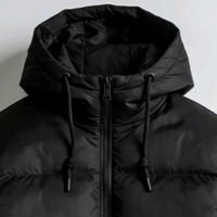 黑色百搭连帽羽绒服