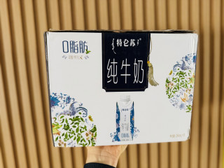 双旦好物，特仑苏脱脂牛奶