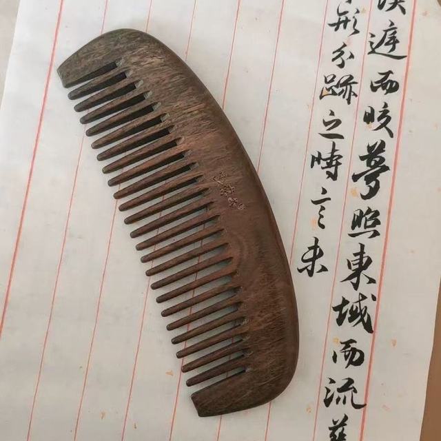 谁懂啊！长头发姐妹的本命梳找到了✨小李子绿檀木梳太绝了