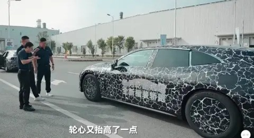 启境首款量产轿跑路试曝光 搭载华为L3智驾2026年上市