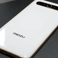敢在2025年做白色前面板，还做成四等边？除了魅族，还有谁