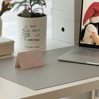 书桌圣诞装扮温馨角落
