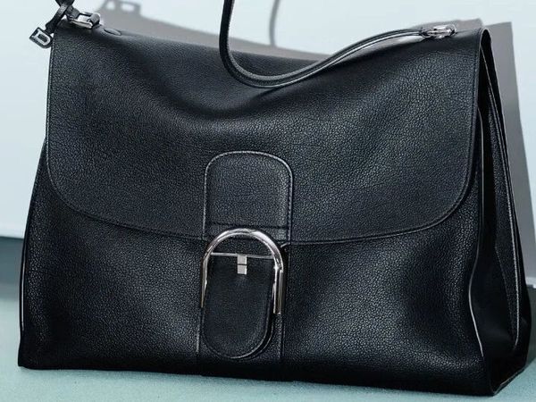 比利时皇室御用品牌Delvaux再推美包！Brillant Tempo高级又松弛，林志玲、杨谨华纷纷背出门