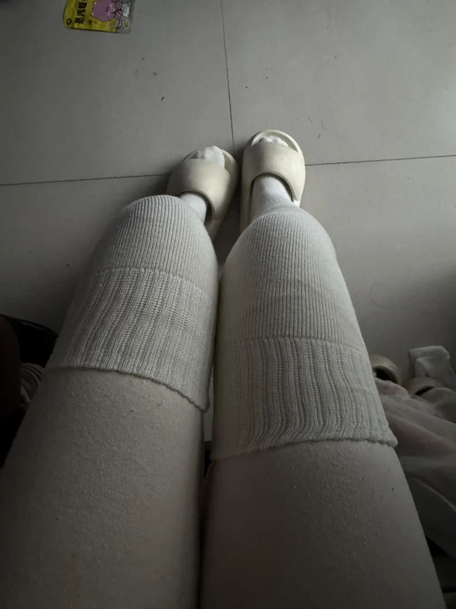 发现了加绒过膝袜最保暖的穿法 我是天才！