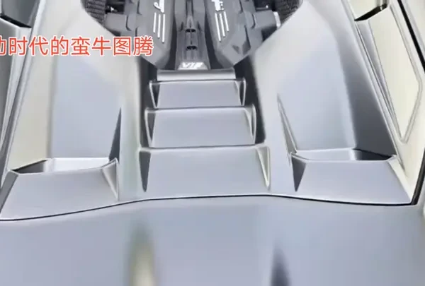 世界名车“兰博基尼Revuelto” 