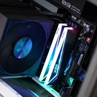 内存涨价就不装机了？年末这样打造“黑白配”高性价比主机