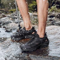 户外鞋进通勤圈，是实用刚需还是硬核违和？1000+用户观点大碰撞