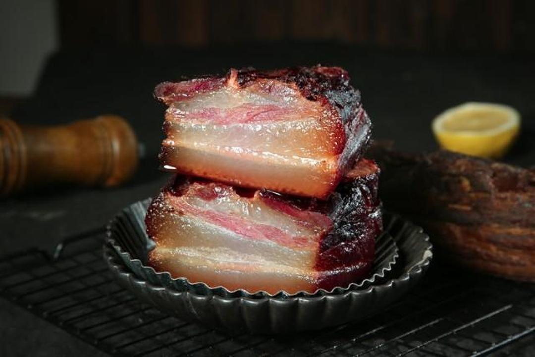 这口用时间慢炖的肉焖子,才是中国人戒不掉的年味