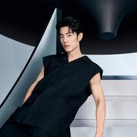 肖战ELLE专访：不止深V西装的视觉突破，更有深度的内在思考