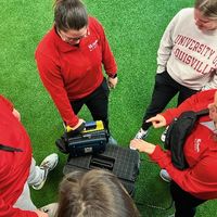 运动员伤病治疗中队医决策权引热议，650+ 用户观点全景剖析