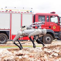 人形机器人跑半马：科技突破还是营销噱头？1200+用户观点大碰撞