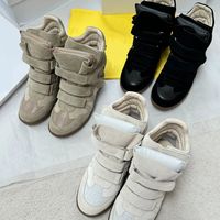 明星同款真能提升穿搭品味吗？1000+用户观点大碰撞