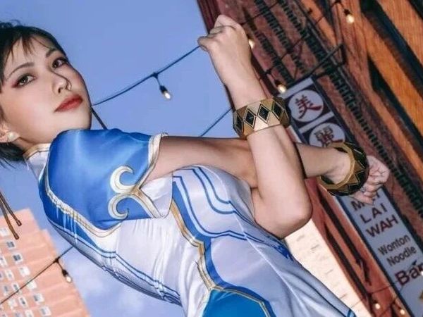 COSer @KiQi 又出新cos了！这次是《街头霸王6》版本的春丽！